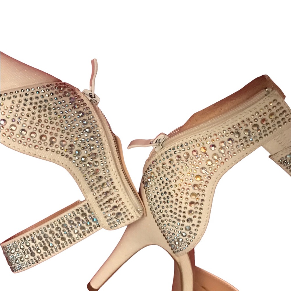 Shoes - Picture 4 of 7